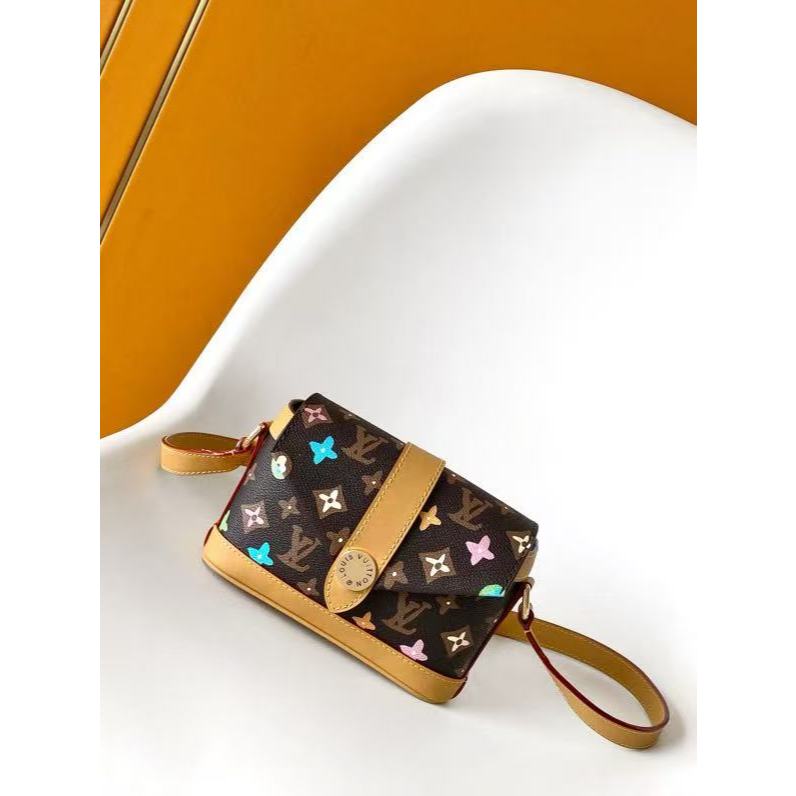 LOUIS VUITTON LV x Tyler joint model logo print flap closure กระเป๋าสะพายครอสบอดี้หนัง  M83346  168