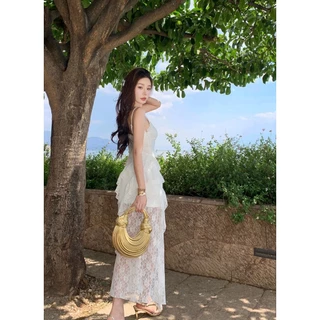 แม็กซี่เดรสลูกไม้ สายเดี่ยว คอวีมีซับใน สายเสื้อปรับได้ หลังยางยืด แต่งระบายผ้าลูกไม้กลางตัว #1001