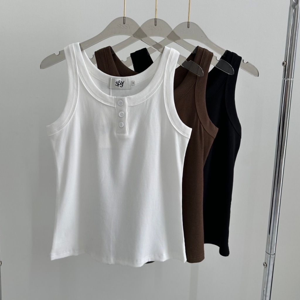 SISSY : เสื้อกล้ามสีพื้นคอกลม  แต่งกระดุมหน้าใช้งานได้จริง  ผ้าร่องเล็ก เย็บเก็บแต่งขอบคอและวงแขน  ผ้ายืดนุ่ม ใส่กระชับ - รูปที่ 5