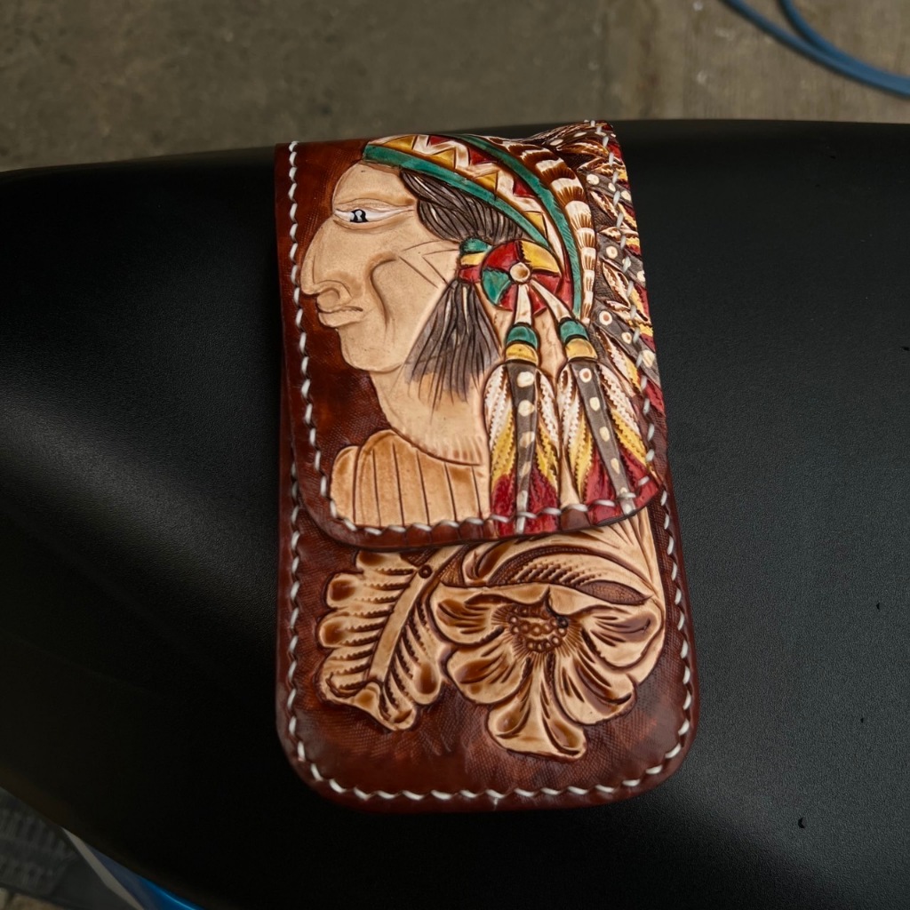 กระเป๋าใส่มือถือ ใส่โทรศัพท์ แนวตั้ง หนังแท้ตอกลาย งานฝีมือHandmade