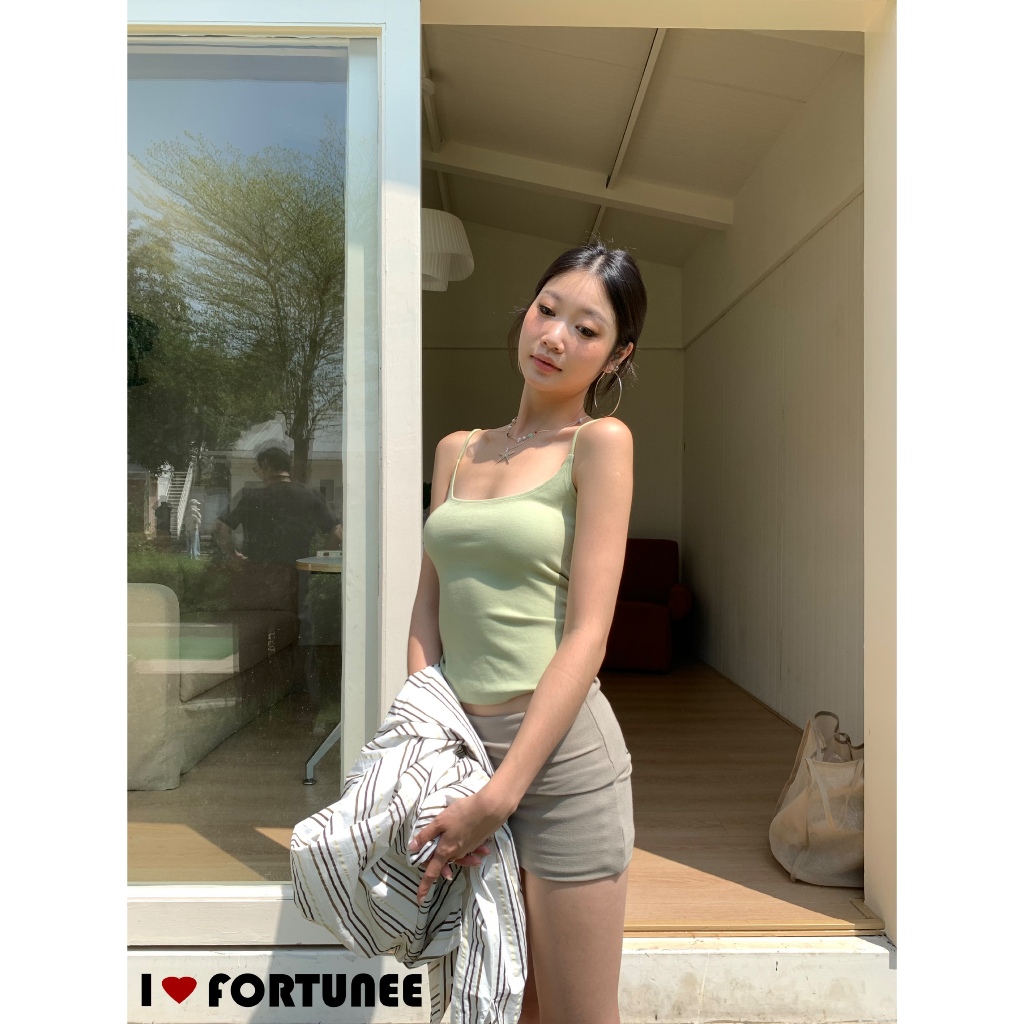❣Fortunee ❣ เสื้อสายเดี่ยวสีเขียวสไตล์สาวแซ่ล ทรงเข้ารูป ใส่เป็นเสื้อตัวในหรือใส่เดี่ยวก็ดูดี
