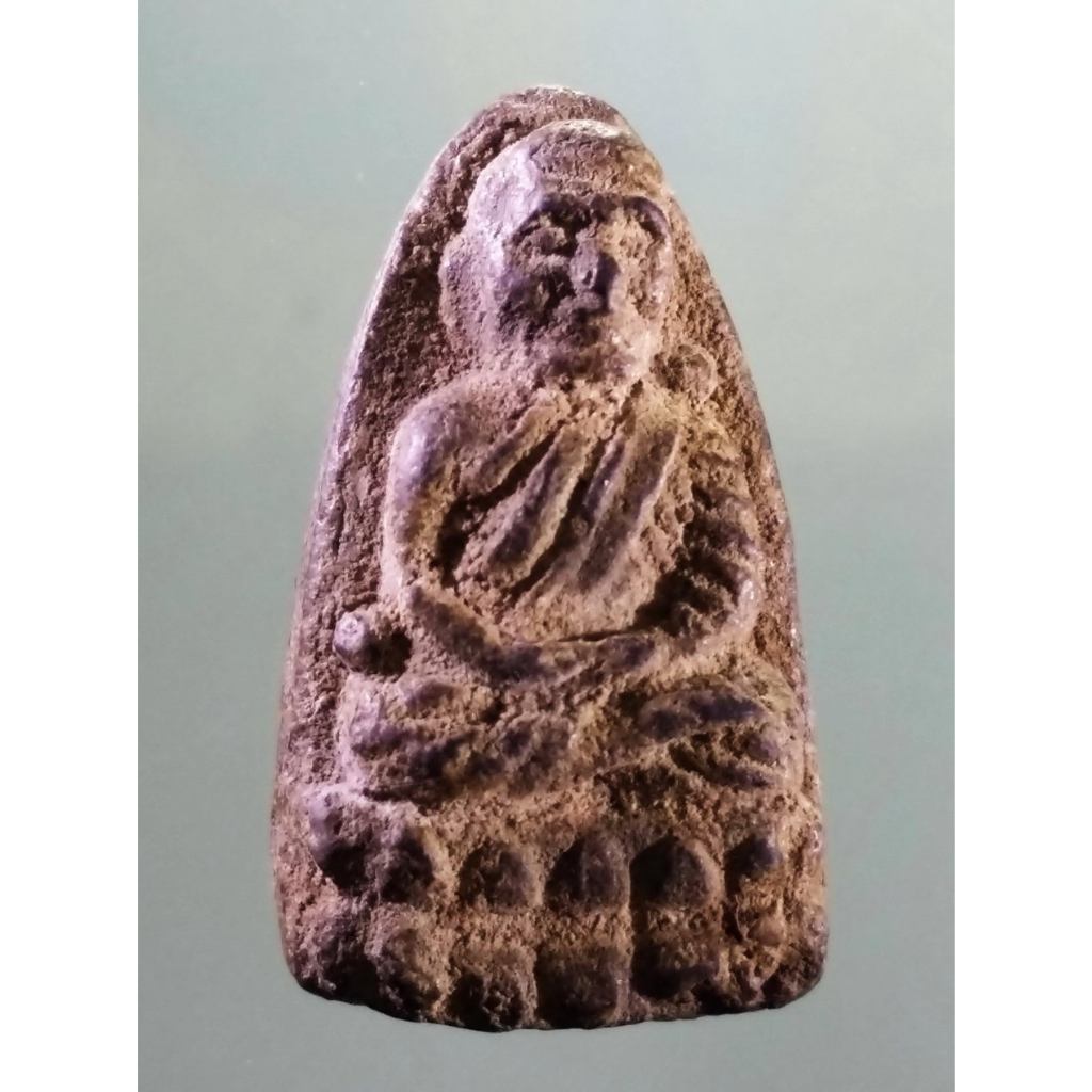 Antig Sun 3809  หลวงปู่ทวดเนื้อว่าน ดูจากพิมพ์ทรงแล้วน่าจะเป็นของวัดช้างให้ ปี 24 แต่พระองค์นี้น่าจะ