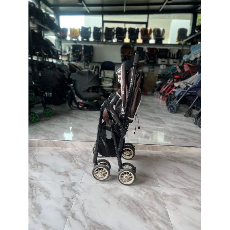 รถเข็นแบรนด์ Combi รุ่น Miracle Turn สีน้ำตาล