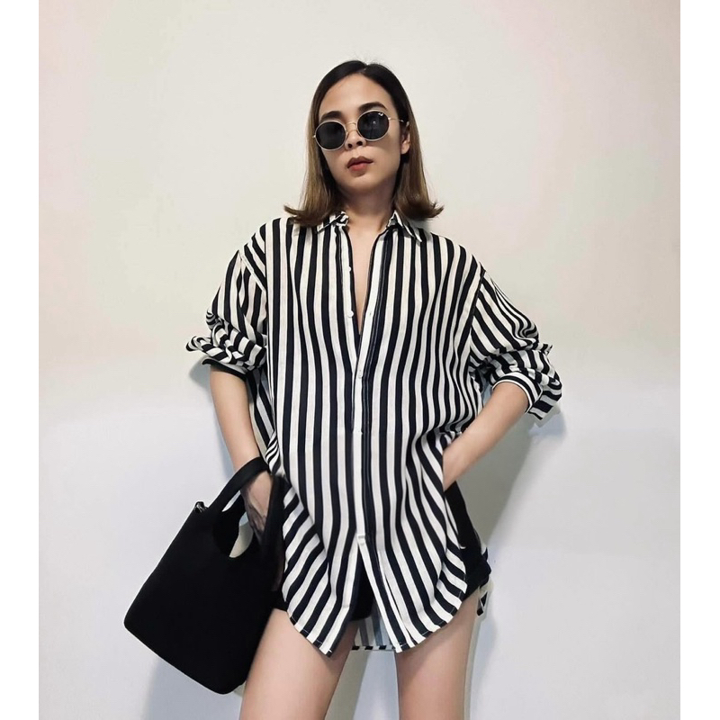 Striped Oversized Shirt  เสื้อเชิ้ตผ้าลินินทรง oversize