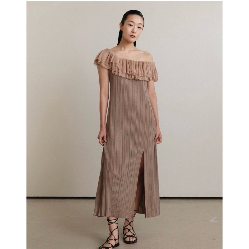 ส่งต่อ gongdid.design Ruffled maxi dress สี beige