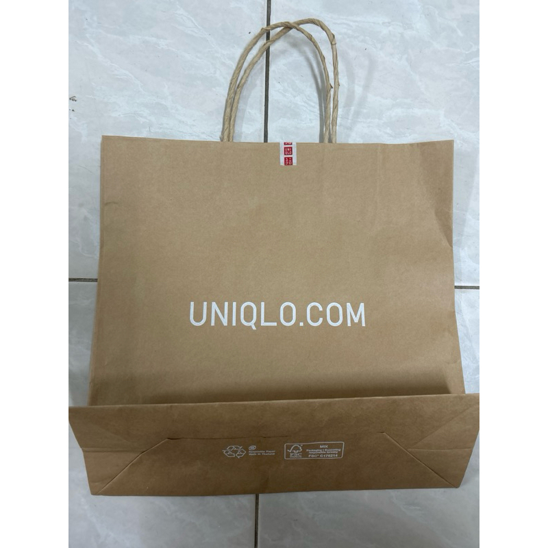 ถุง uniqlo มือสอง พับส่ง