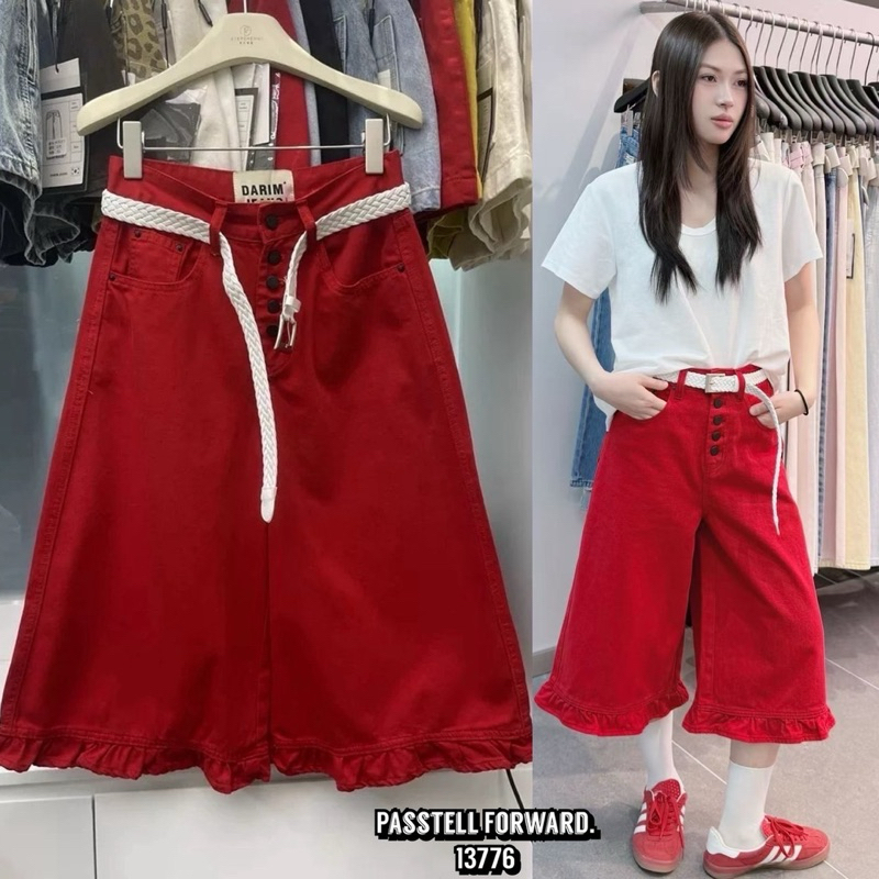 Korea darim ruffles denim jeans มาใหม่เลยนะค้าาา กับกางเกง 3ส่วนผ้ายีนฟอกสีงานป้าย 🇰🇷 กระดุมเรียงดีเ