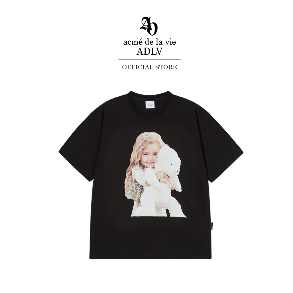 ADLV [acme de la vie] เสื้อยืด Oversize รุ่น Baby Face Hug Bear Doll Sleeve T-Shirt Black (50031OBFSSU_U5BKXX)