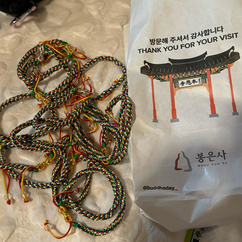 พร้อมส่ง เครื่องราง วัดพงอึนซา สร้อยข้อมือ กำไลข้อมือถัก 5 สี ช่วยเรื่องกดบัตรคอน