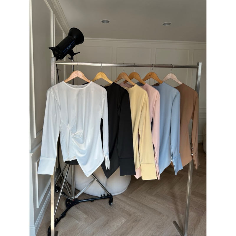 Lyla Draped Top เสื้อทรงจับเดรป ไหล่สโลป แขนใหม่ ดีไซน์พรางหุ่นได้ดี ใส่แล้วดูมีเอว [N Able Style]