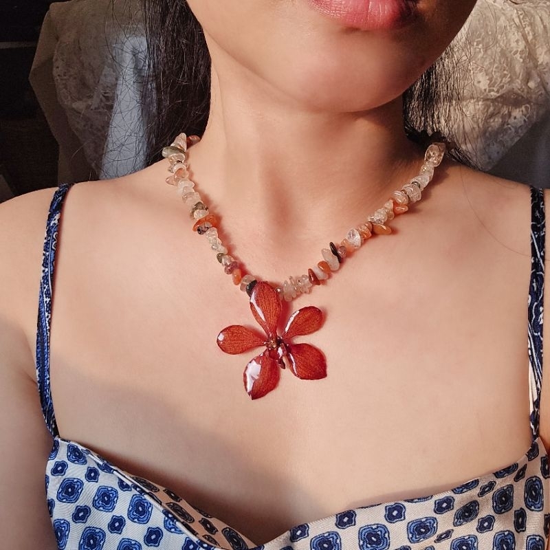สร้อยดอกกล้วยไม้พร้อมส่ง สร้อยลูกปัดหิน