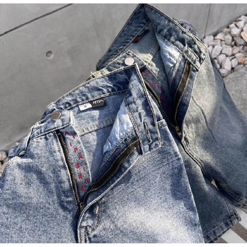 สิ้นค้า Atipa มือ1  เสื้อแขนยาว สีครีม กางเกงยีนส์ M มือ2สีสนิม