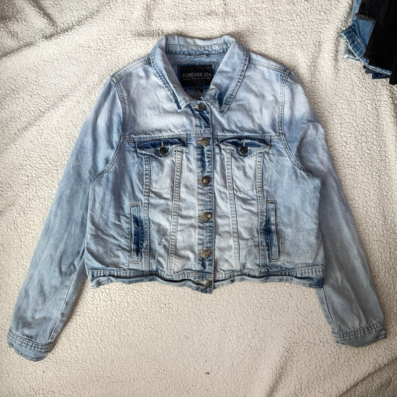 เสื้อแจ็คเก็ตยีนส์ forever21 jacket denim (อก44) มือสอง