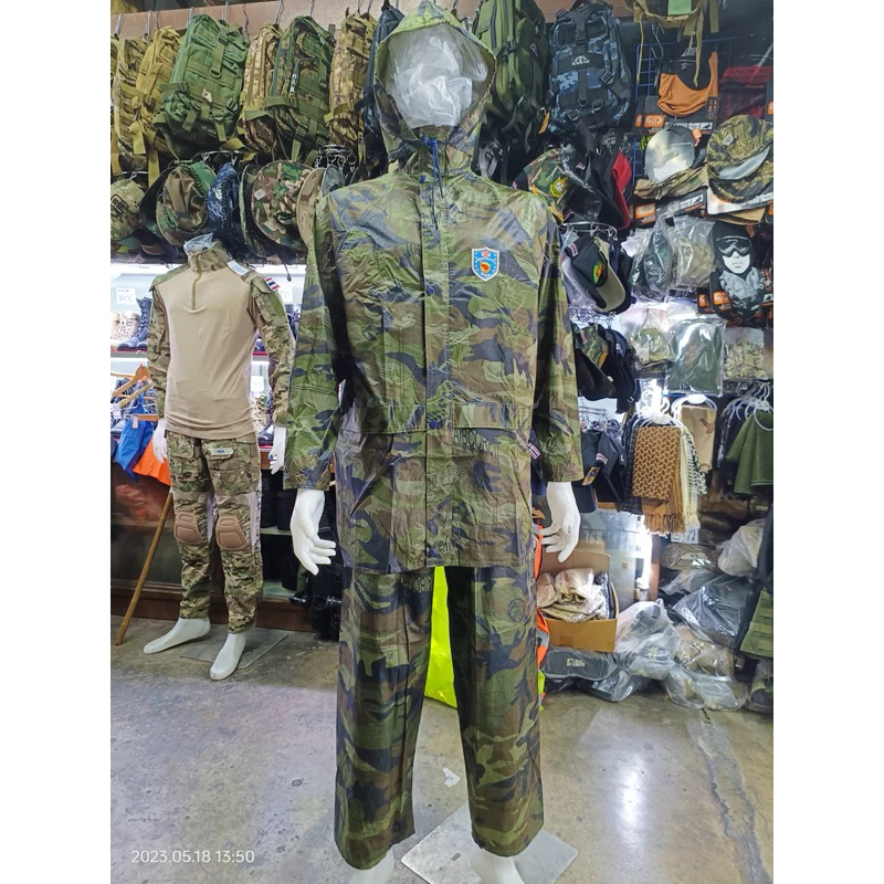 ชุดกันฝนเสื้อกางเกง มีฮูด ซิปและกระดุม เนื้อผ้า PVC