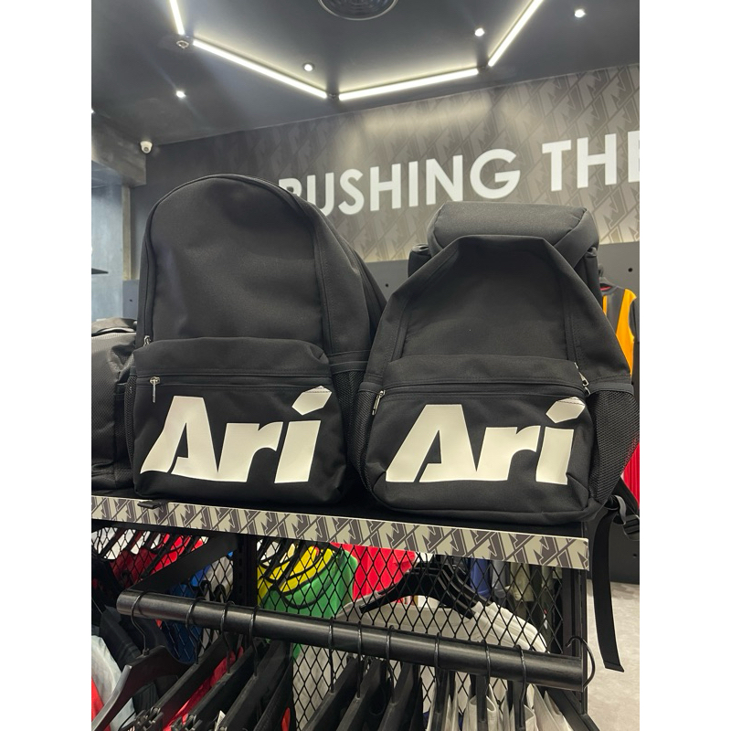 กระเป๋าเป้ ARI ESSENTIAL BACKPACK - BLACK/WHITE/BLACK ของแท้