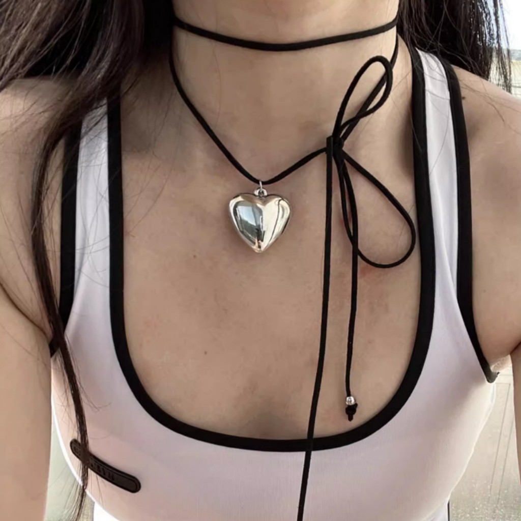 สินค้าพร้อมส่ง สร้อยรุ่นHan So Hee Style Heart Choker