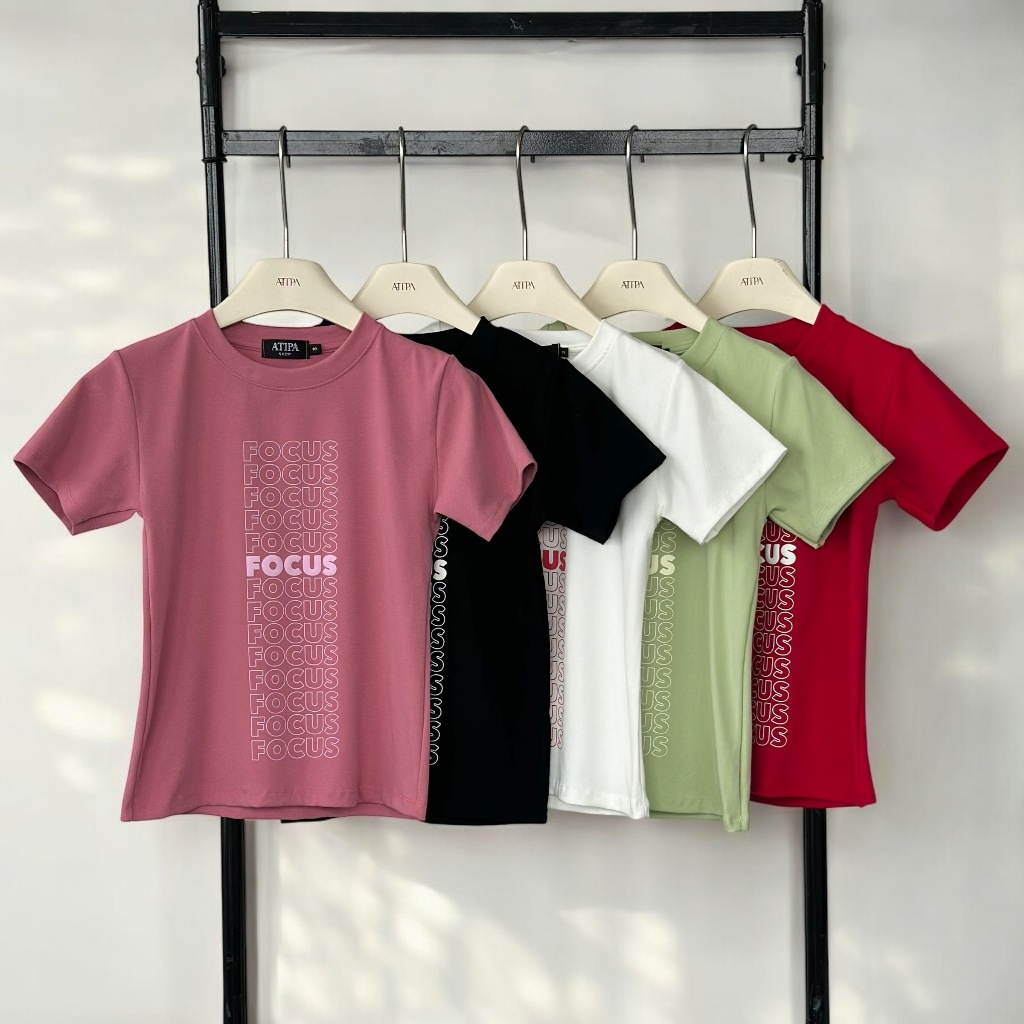 Atipashop - FOCUS TOP เสื้อยืด แขนสั้น คอกลม สกรีนลาย