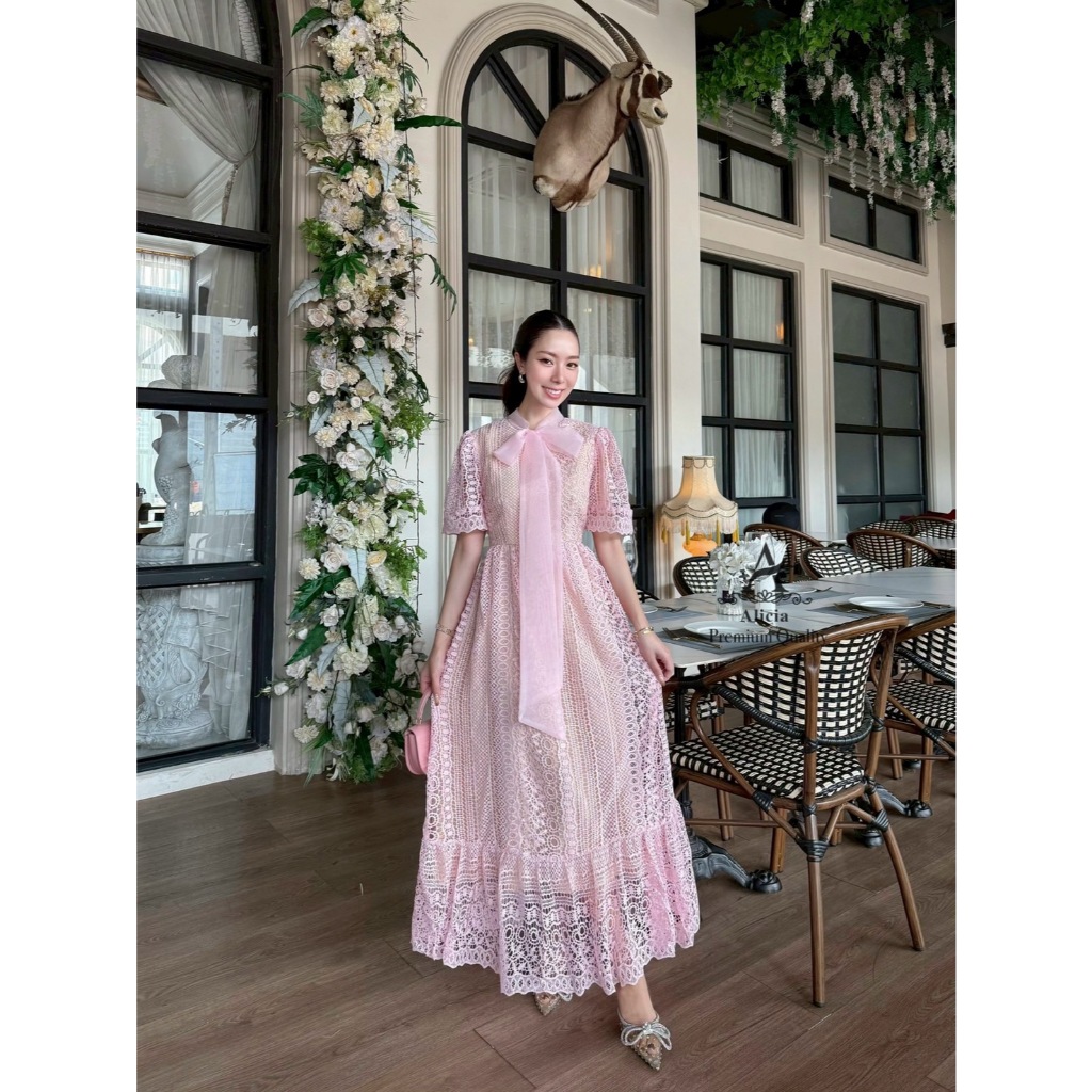 ABIGAIL BRAND ABG221 ชุดเดรสยาวคอโบว์ ผ้าลูกไม้แขนสั้น