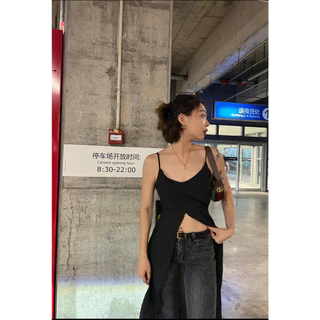 เสื้อเบลาส์สีขาว/สีดำ สายเดี่ยว มีซิปข้างลำตัว ดีไซน์แหวกด้านหน้าปล่อยชายยาว ผ้าฝ้าย เสื้อครอป #2444