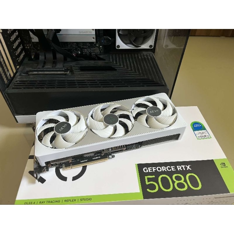 มือ2 GIGABYTE GEFORCE RTX 5080 AERO OC SFF 16GB GDDR7