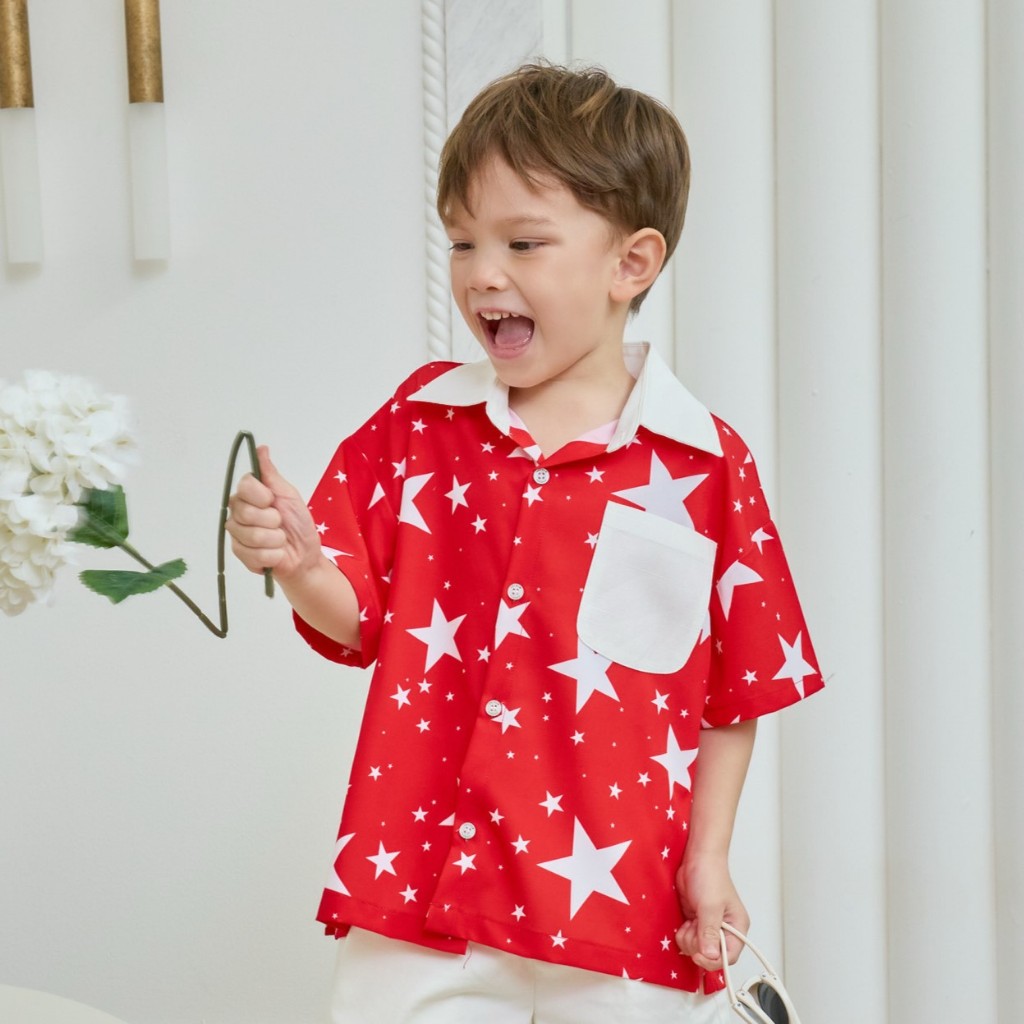 VACAY INDEED | Mini Diddy Shirt ลาย Red Star เสื้อเชิ๊ตเด็กผู้ชาย มีกระเป๋า / พร้อมส่ง