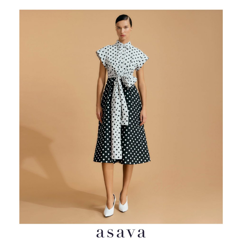 [asava ss25] Delphine Tie-waist Midi Dress เดรสผู้หญิง แต่งดีเทลผูกโบว์ด้านหน้า แขนล้ำ กระเป๋าข้าง แต่งกระดุมหน้า