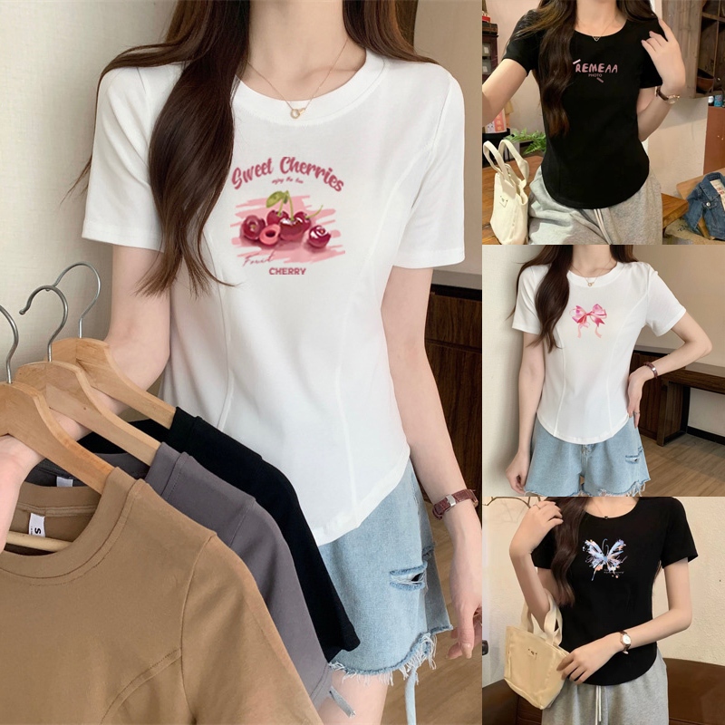 🍒Xeu Yi Lan พร้อมส่ง🔥 เสื้อยืดแขนสั้น คอกลม พิมพ์ลาย ทรงเข้ารูป ผ้าใส่สบาย แฟชั่น ปลายเสื้อโค้ง