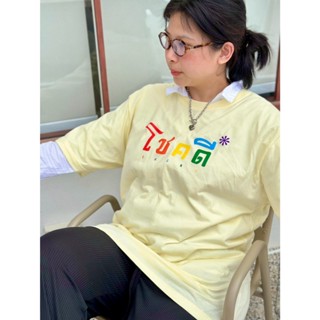 BANGKOK TALES: TOP-เสื้อยืด-แขนสั้น-โชคดีสีรุ้ง-เหลือง