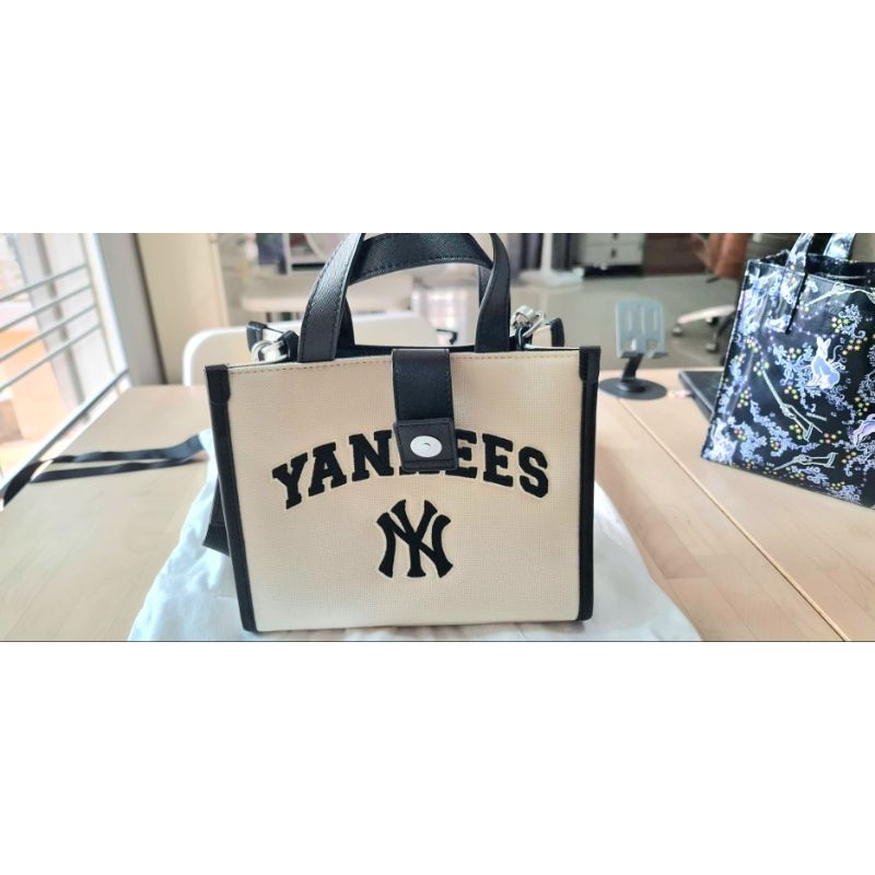 กระเป๋า MLB แท้ มือสอง สภาพดีมาก 99