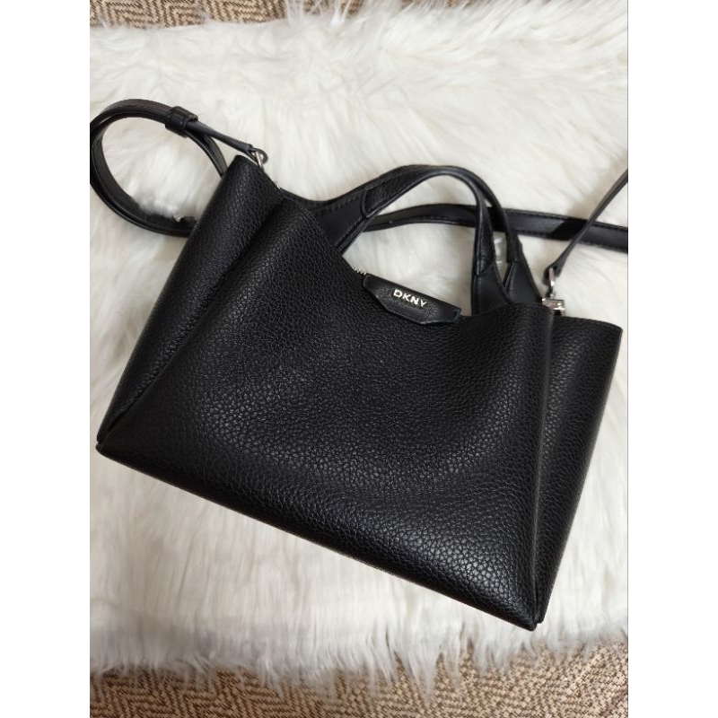 กระเป๋า DKNY สีดำ ของแท้
