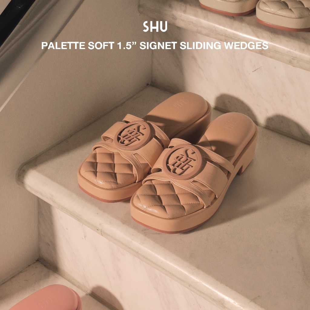 SHU PALETTE SOFT 1.5” SIGNET SLIDING WEDGES รองเท้าส้นสูง
