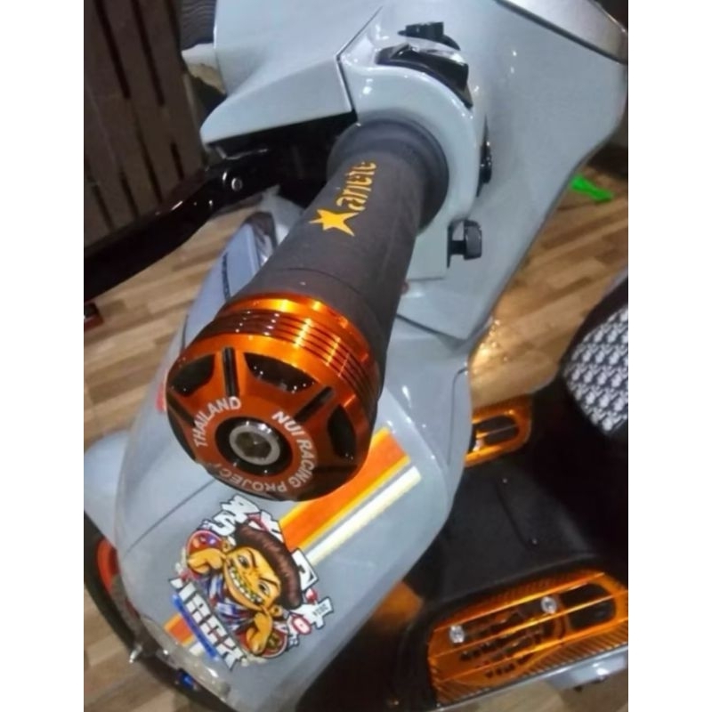 ปลายแฮนด์ ปลายแฮน Giorno ลายสวยๆพร้อมน็อตเลส กัดลาย2สีงานหนุ่ย nui racingแท้100%

<p>“><center></p>
<h4></h4>
<p><p><font color=