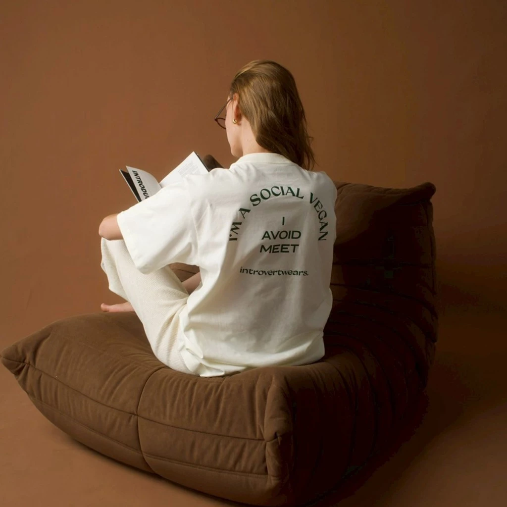 introvertwears | I AM VEGAN tee เสื้อยืดแขนสั้น คอกลม ผ้านุ่มพิเศษ
