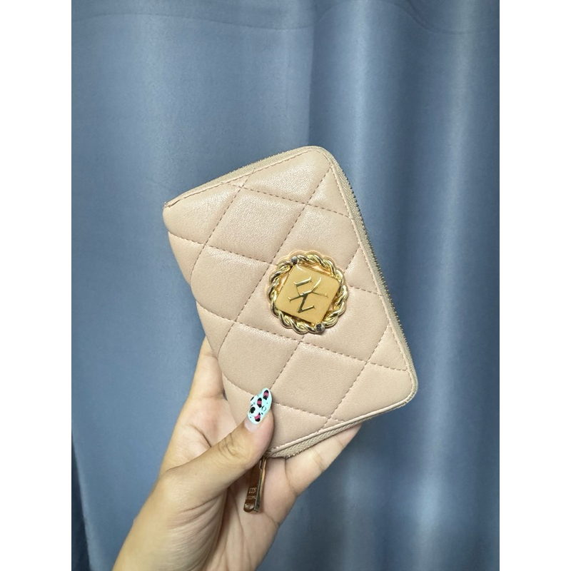 มือสอง. กระเป๋าสตางค์ ใบกลาง LYN แท้ 💯