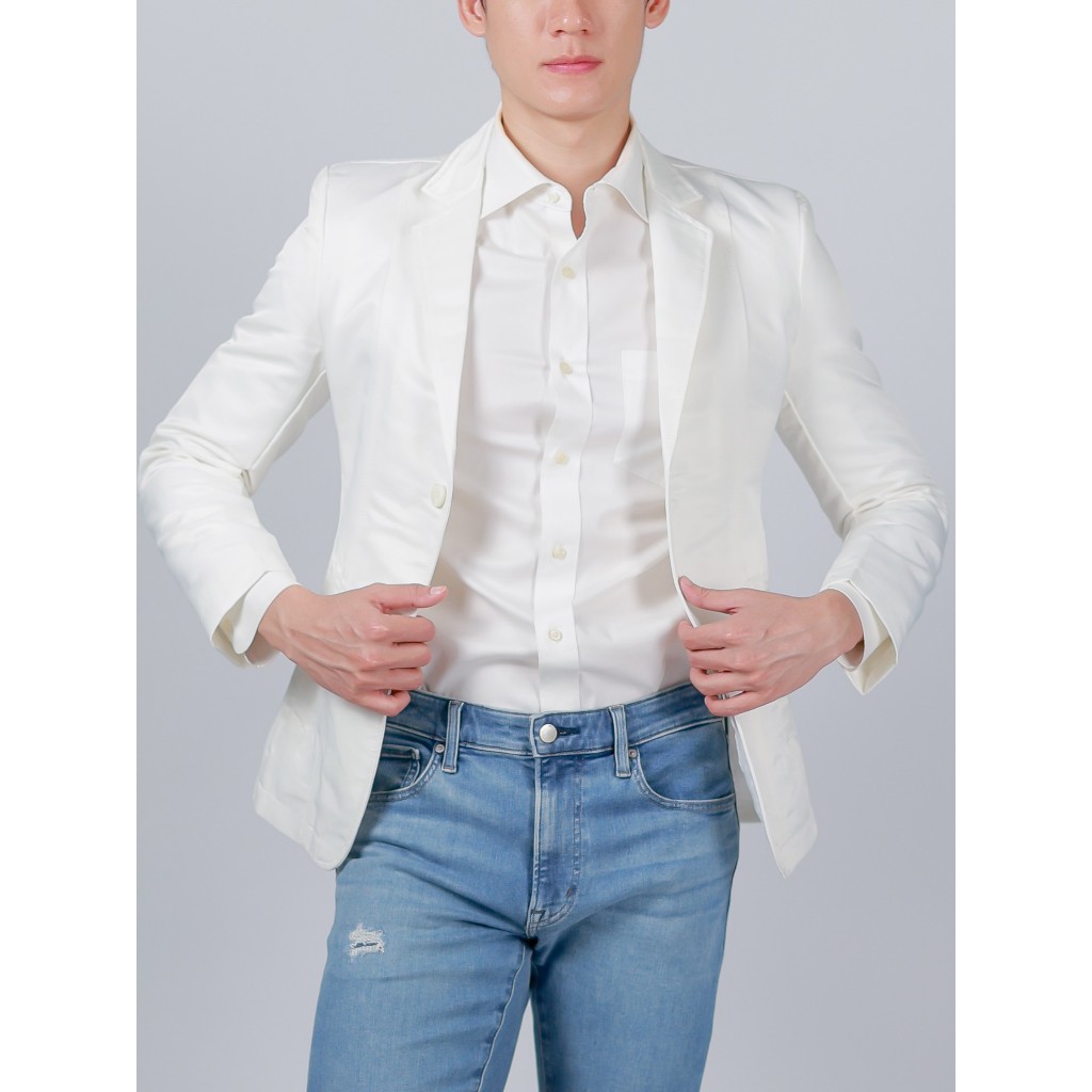 เสื้อสูทสีขาวผ้าเงา ทรงเข้ารูป คนไทยขายเองคุยรู้เรือ่งสินค้าตรงปกมีบริการหลังการขาย สอบถามขนาดทักแชท