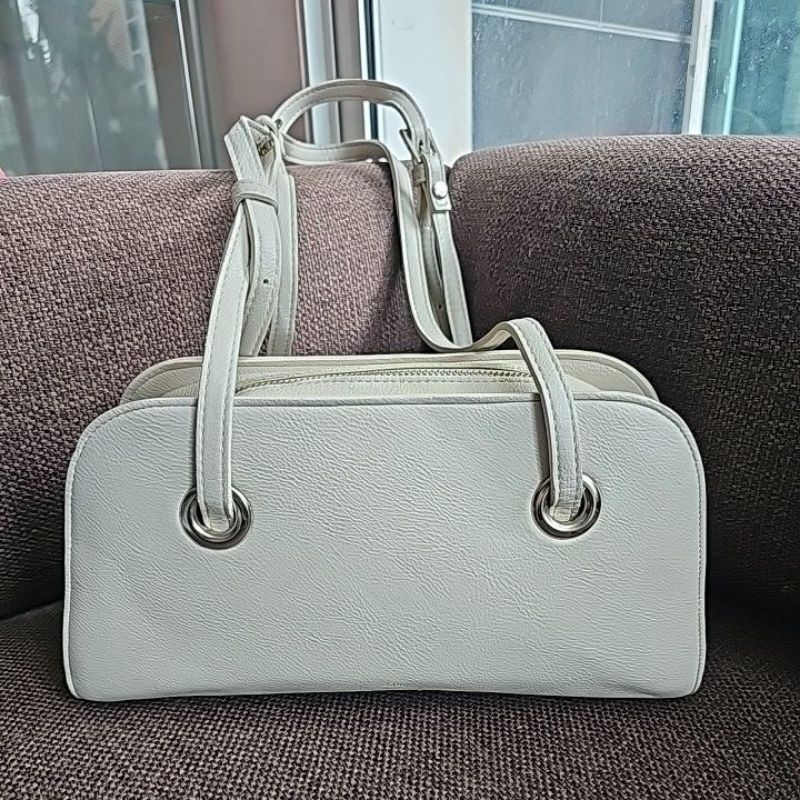 กระเป๋าหนัง Mur รุ่น Fling bag สีขาว