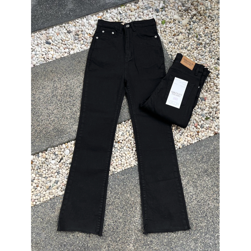 ยีนส์ Sirinan SRN9202.1 ทรงขาม้าน้อยขาม้าเต่อ Supperblack จาก SIRINAN STUDIO - Clothing รุ่นใหม่ กาง