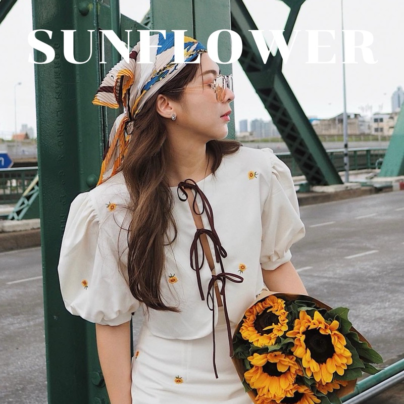 Joy mini Sunflower (เฉพาะเสื้อ) เสื้อครอปแขนพองแต่งโบว์ปักลายดอกทานตะวัน