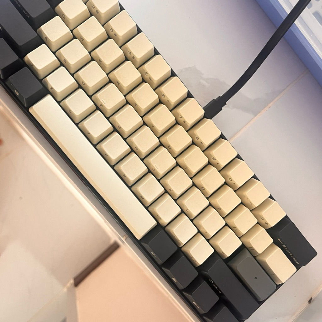 RK61 Red Switch ขนาดเล็ก มี Blacklit RGB สีวอร์ม (มือสอง ไม่มีสาย Type C ให้)