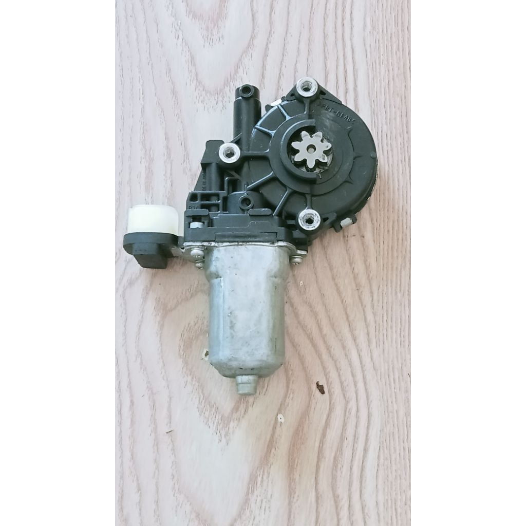 มอมอเตอร์กระจกไฟฟ้า หน้าขวา มาสด้า บีที50 สายไฟ6เส้น mazda bt-50 ของแท้มือสอง