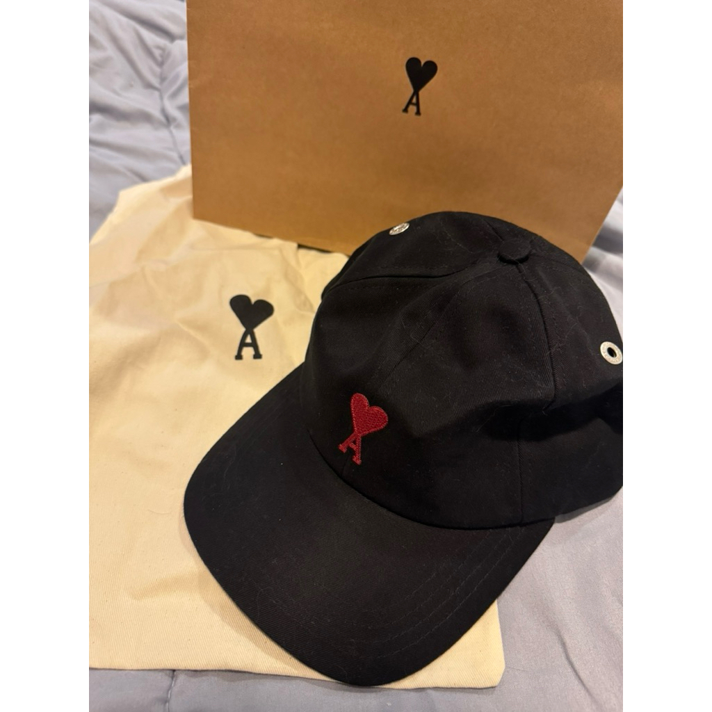 ส่งต่อ หมวกAmi Paris สีดำ