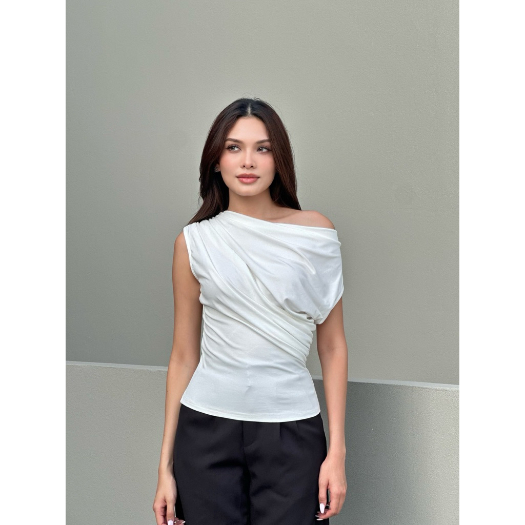 SEASON STUDIO Off shoulder top เสื้อปาดไหล่ ดีไซน์ย่นด้านหน้า อก 28-40 ยาว 20