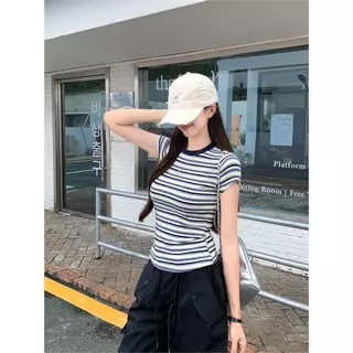 เสื้อยืดผู้หญิง เสื้อยืดลายทาง คอกลม เรียบง่าย สีพิเศษ ลายทางสีสวย #1502322