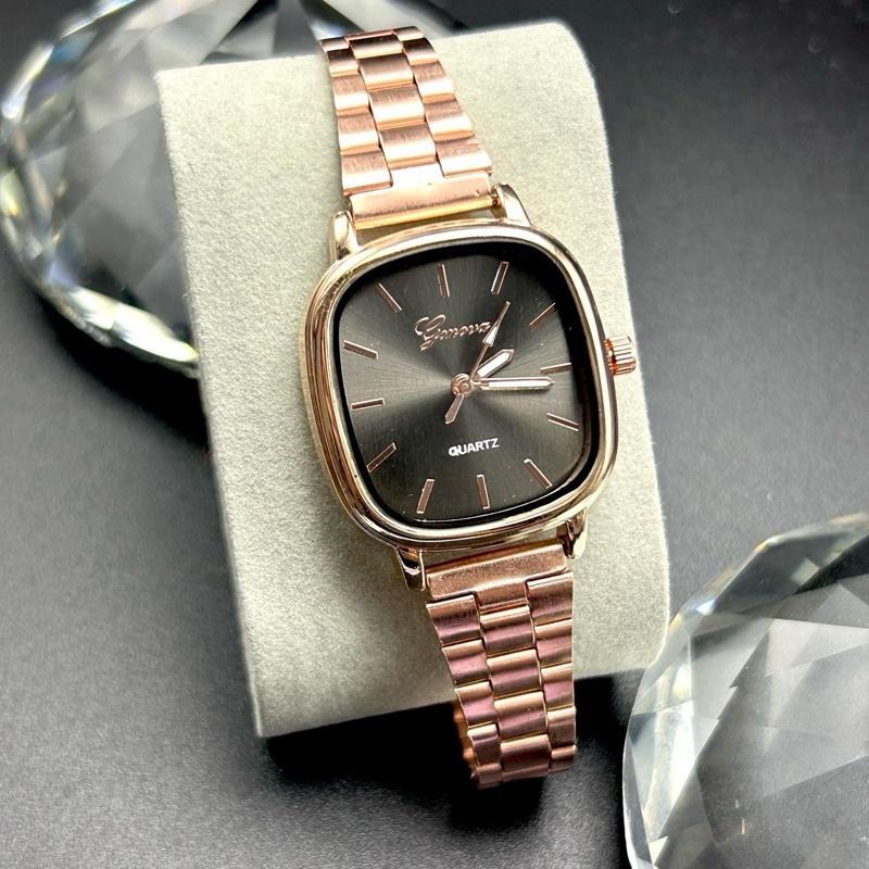 (Z30)นาฬิกาข้อมือสแตนเลสปรับสายได้ ไม่ต้องตัด หน้าทรงลี สวยงาม