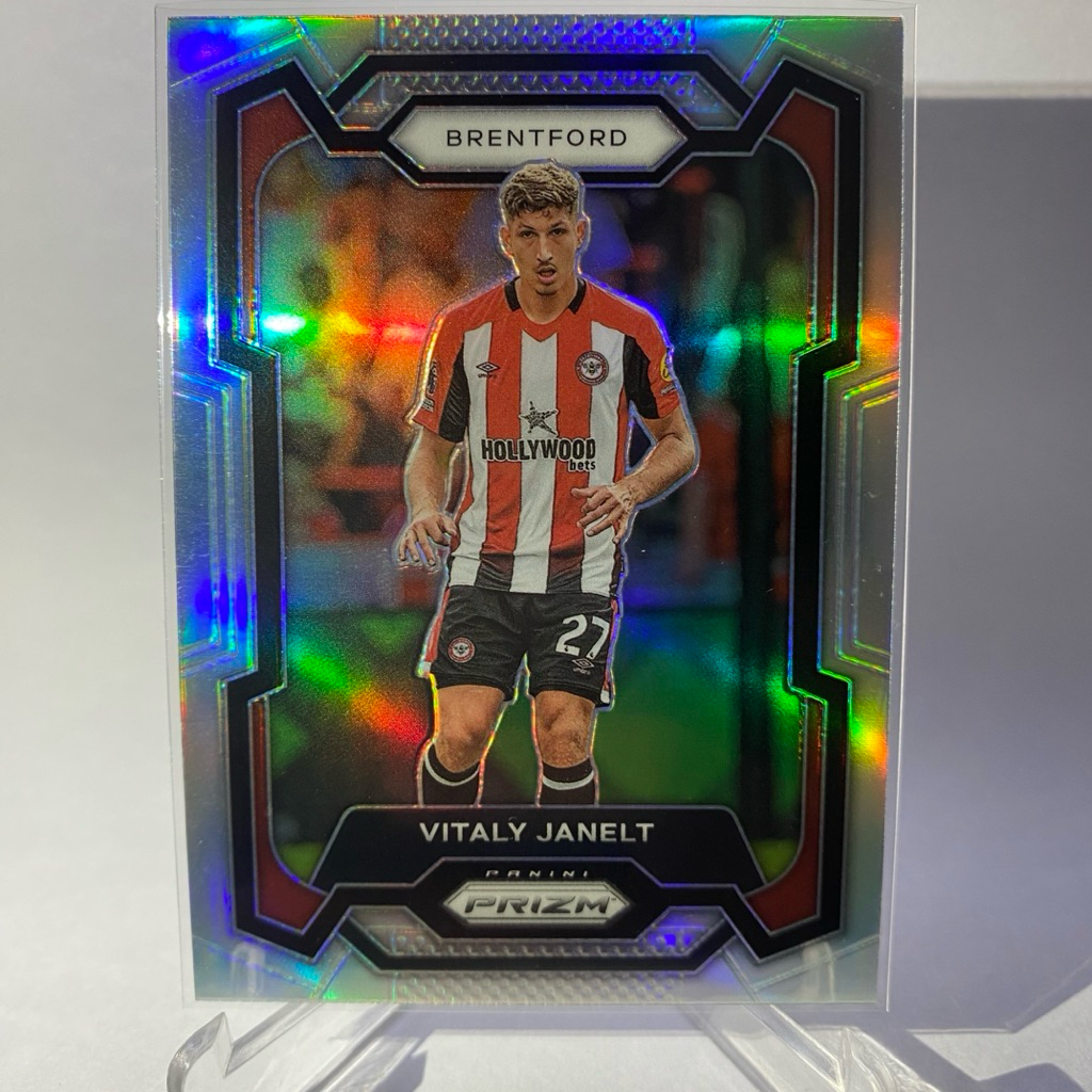การ์ดนักฟุตบอลสำหรับสะสม VITALY JANELT, (PRIZM), BRENTFORD, PANINI PRIZM 2023