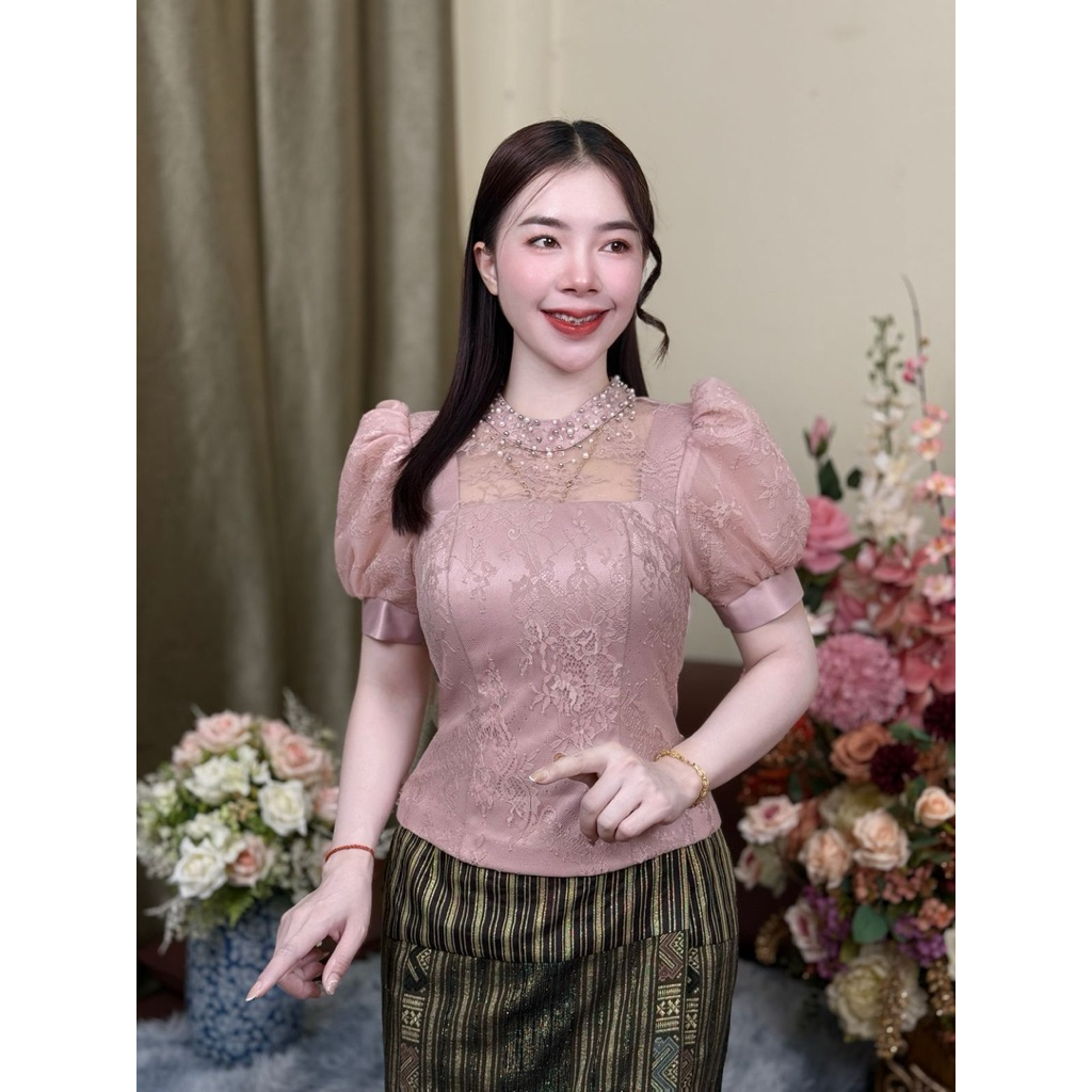 ผ้าไหมลาวลิดกราวแล้วน่า พ้อมส่ง(ผ้าไม่หนามาก)