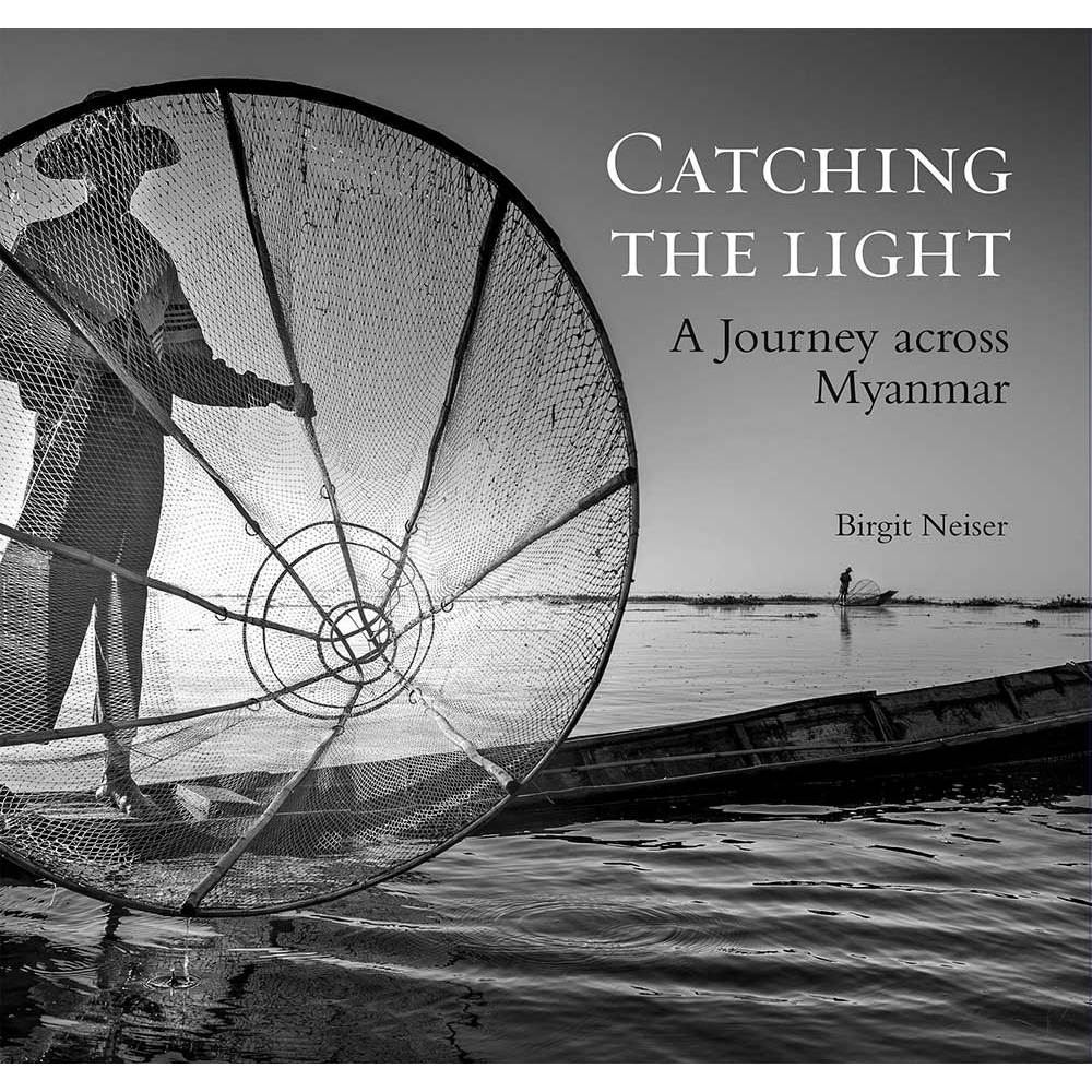 River Books หนังสือ Catching the Light : A Journey across Myanmar ภาษาอังกฤษ ปกอ่อน