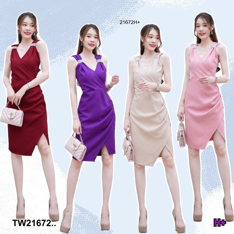 ส่งไว 1-2วันถึง 21672เดรสแขนกุดจับจีบย่นที่ไหล่ติดเพชร แต่งไขว้อกและกระโปรงไขว้จับจีบย่นด้านข้าง มีซิปซ่อนด้านหลัง