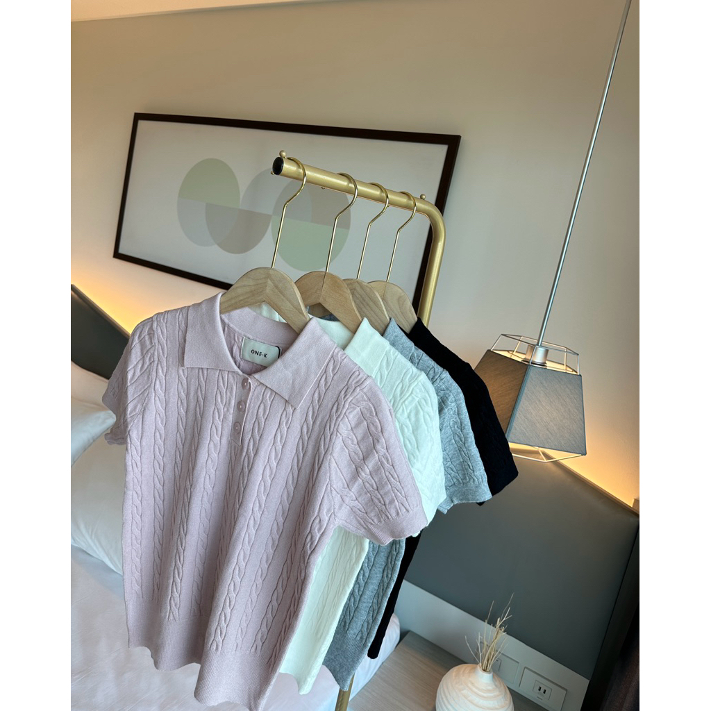 Seeing.style | PIANO POLO เสื้อโปโลผ้าไหมพรมเท็กเจอร์ลายเปีย ไหมพรมนุ่ม