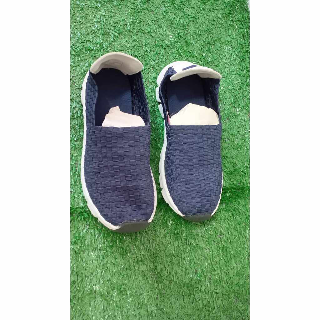 รองเท้าเด็ก hawkins sport # เบอร์34 มือสอง